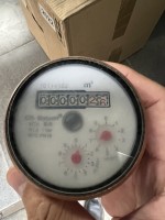 Đồng hồ nước bị mờ mặt số phải làm sao ?